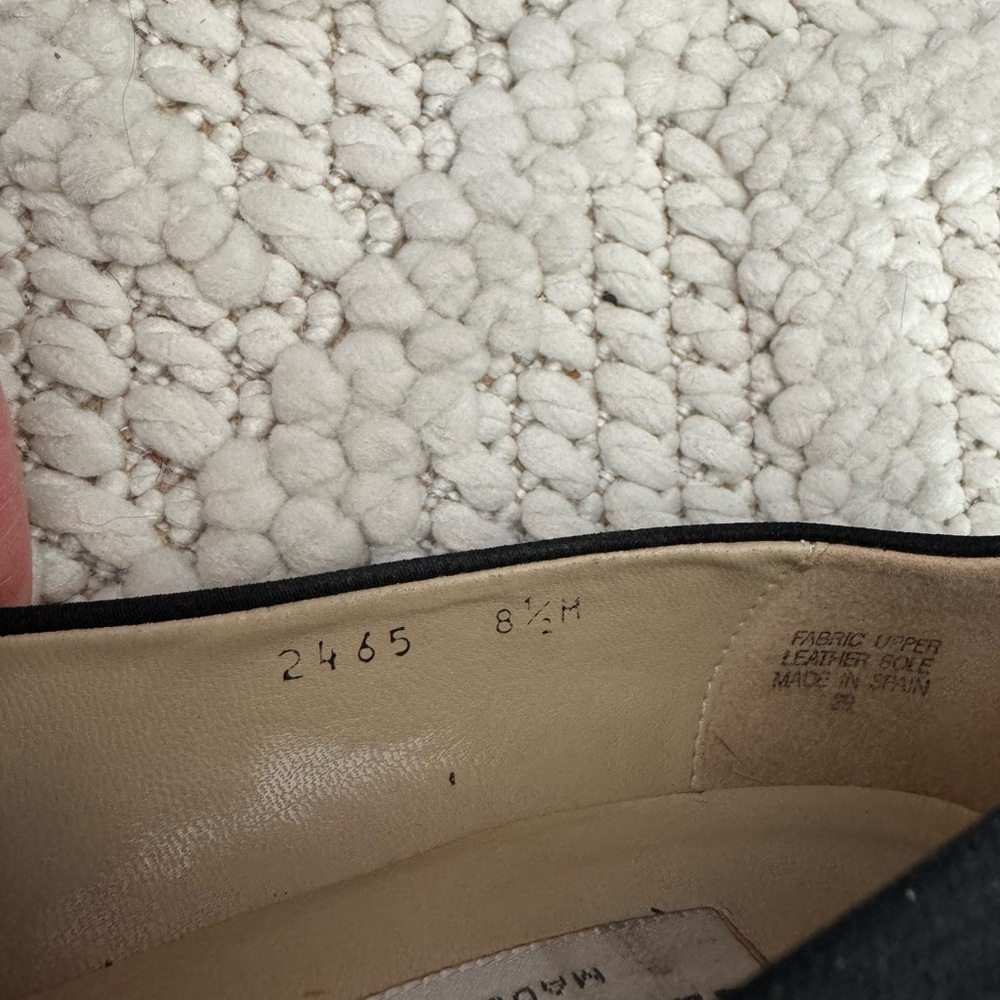 Etienne Aigner Black Classic Round-Toe Pumps, excellent condition! Size 8 1/2 - Picture 4 of 7